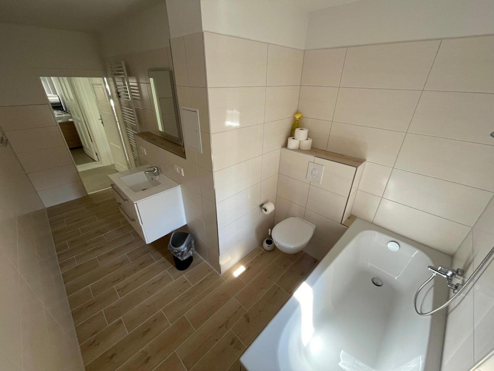 Atze4 Monteurzimmer Fuer 6 Personen Berlino